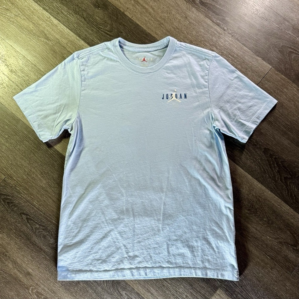 Jordan Men's Graphic T-Shirt Light Blue Medium Regular Jumpman Scenic